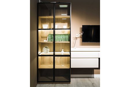 Заказать кухню Стеклянная витрина в Сургуте